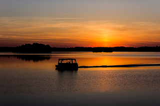 pontoon sunset big rideau lake resized 600