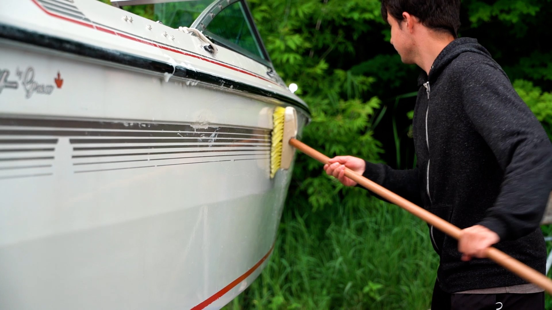 LC - Cleaning Pictures.00_00_00_37.Still001 LC - Cleaning Pictures.00_00_00_37.Still001